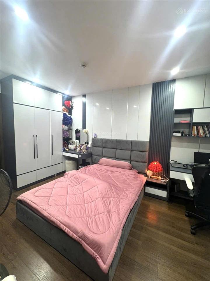 Nhà tôi cần tiền gấp giảm sâu bán căn hộ 69,9m2 tòa thăng long capital hướng đông