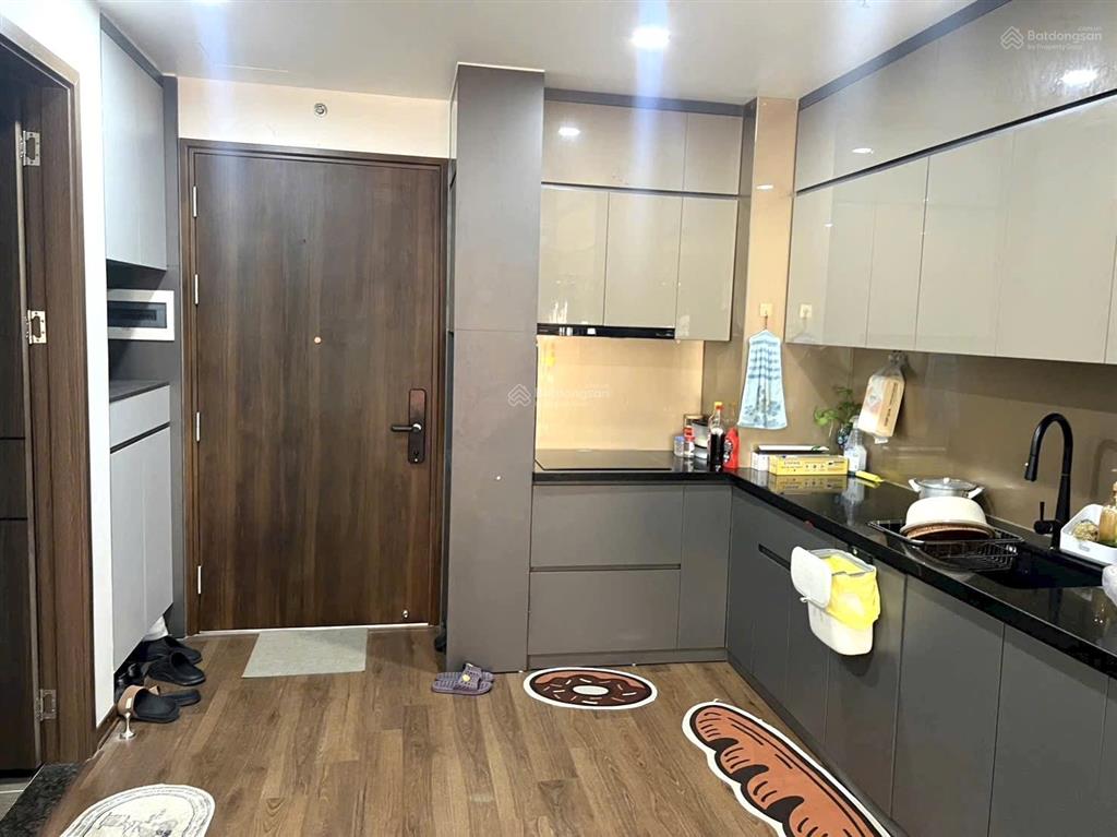 Cần tiền gấp giảm giá sâu căn 2 phòng ngủ 70 m2 tòa thăng long capital ban công hướng đông