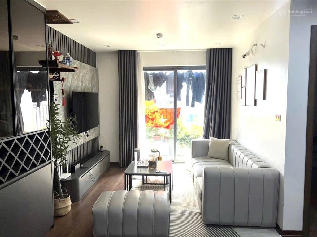 Cần tiền gấp giảm giá sâu căn 2 phòng ngủ 70 m2 tòa thăng long capital ban công hướng đông