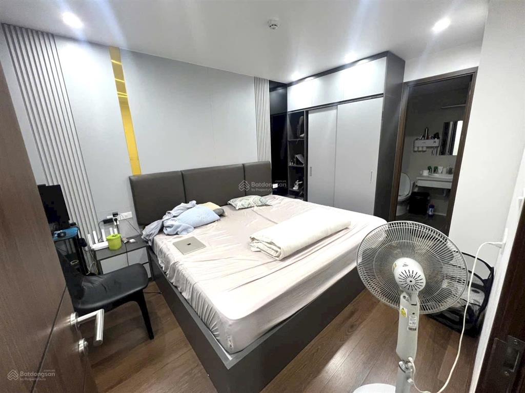 Cần tiền gấp giảm giá sâu căn 2 phòng ngủ 70 m2 tòa thăng long capital ban công hướng đông