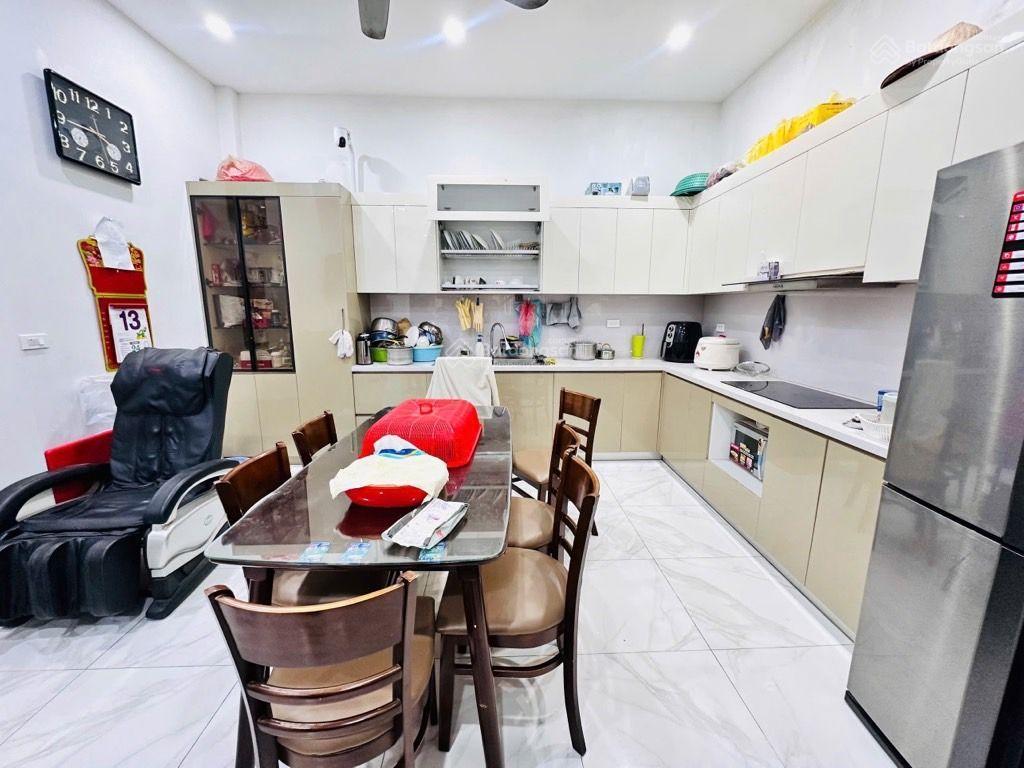 Trung tâm phú thượng ngõ thông ô tô vào nhà, nhà đẹp lô góc thoáng sáng, dt 58 m2, 17,8 tỷ