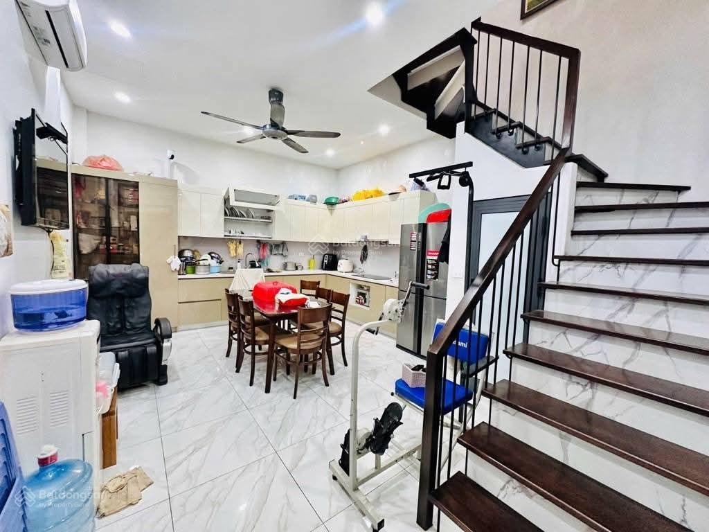 Trung tâm phú thượng ngõ thông ô tô vào nhà, nhà đẹp lô góc thoáng sáng, dt 58 m2, 17,8 tỷ