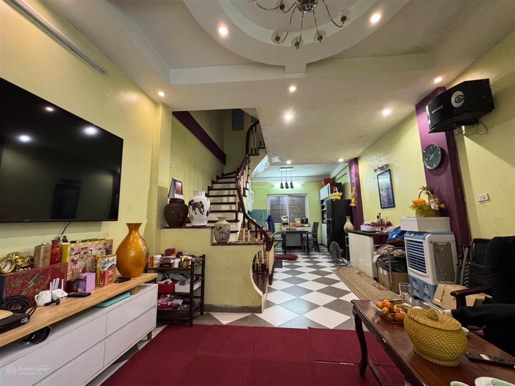 + bán nhà phố âu cơ , mặt lẻ trong đê, hàng xóm xuân diệu, ngay thung lũng hoa hồ tây.13.5 tỷ.
