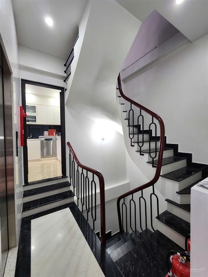 Mặt ngõ ô tô kinh doanh 24/7 lô góc 2 thoáng gần phố thuỵ khuê .dt, 44 m x 6 tầng thang máy.