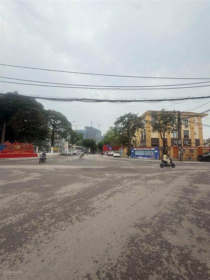 Trung tâm phú thượng nhà xây mới ,7 tầng thang máy ô tô qua nhà. dt 59 m , 20 tỷ thương lượng.