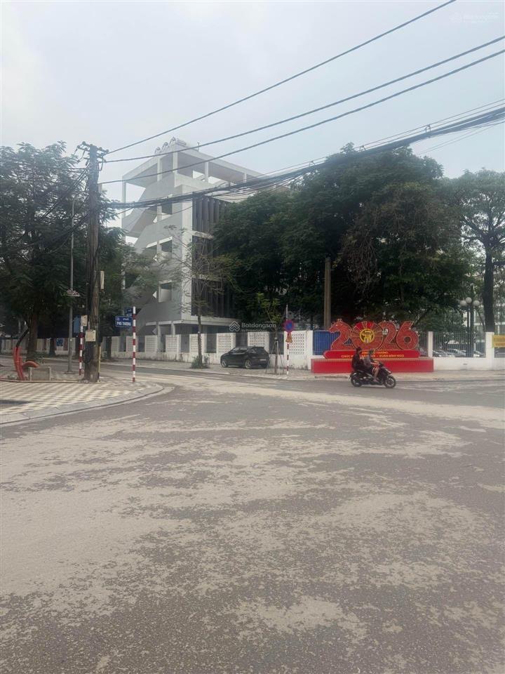 Trung tâm phú thượng nhà xây mới ,7 tầng thang máy ô tô qua nhà. dt 59 m , 20 tỷ thương lượng.