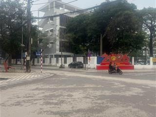 Trung tâm phú thượng nhà xây mới ,7 tầng thang máy ô tô qua nhà. dt 59 m , 20 tỷ thương lượng.