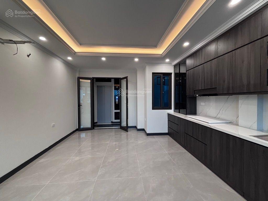 Trung tâm phú thượng nhà xây mới ,7 tầng thang máy ô tô qua nhà. dt 59 m , 20 tỷ thương lượng.