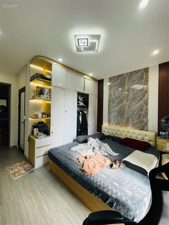 Cần bán gấp nhà tại an dương vương, 8,6 tỷ, 43m2, 3pn, 3wc bao đẹp giá tốt ngõ thông ô tô qu nhà..