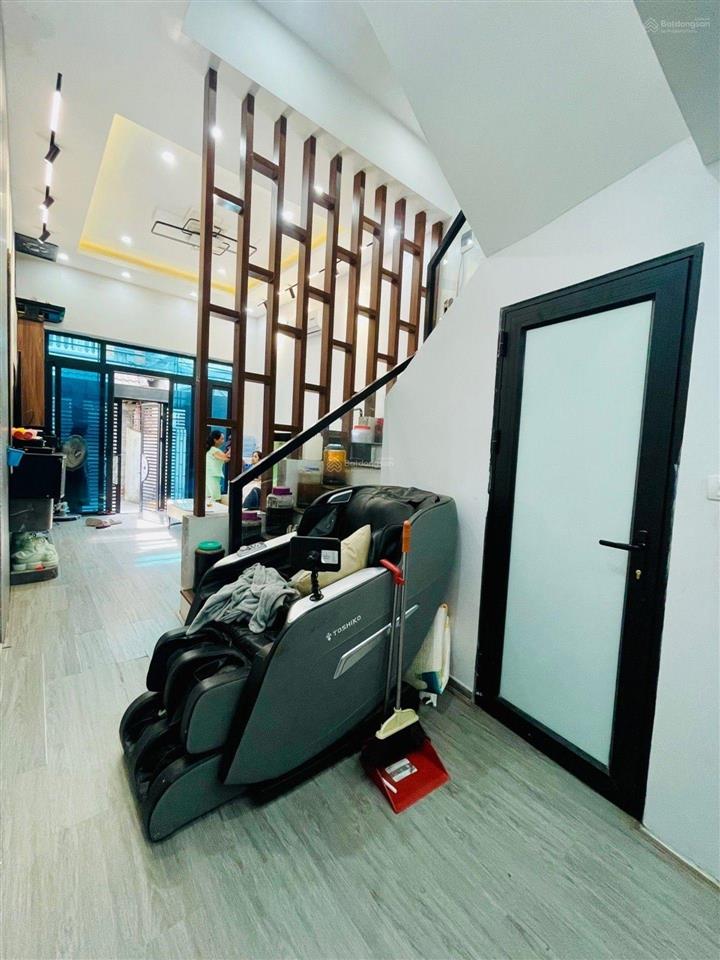 Cần bán gấp nhà tại an dương vương, 8,6 tỷ, 43m2, 3pn, 3wc bao đẹp giá tốt ngõ thông ô tô qu nhà..