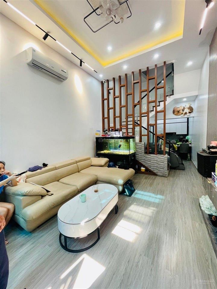Cần bán gấp nhà tại an dương vương, 8,6 tỷ, 43m2, 3pn, 3wc bao đẹp giá tốt ngõ thông ô tô qu nhà..
