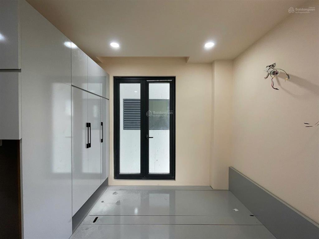 Studio cửa sổ mới 100% 4tr5 full nội thất máy giặt riêng, tủ lạnh, đại học tôn đức thắng, mở (ou)