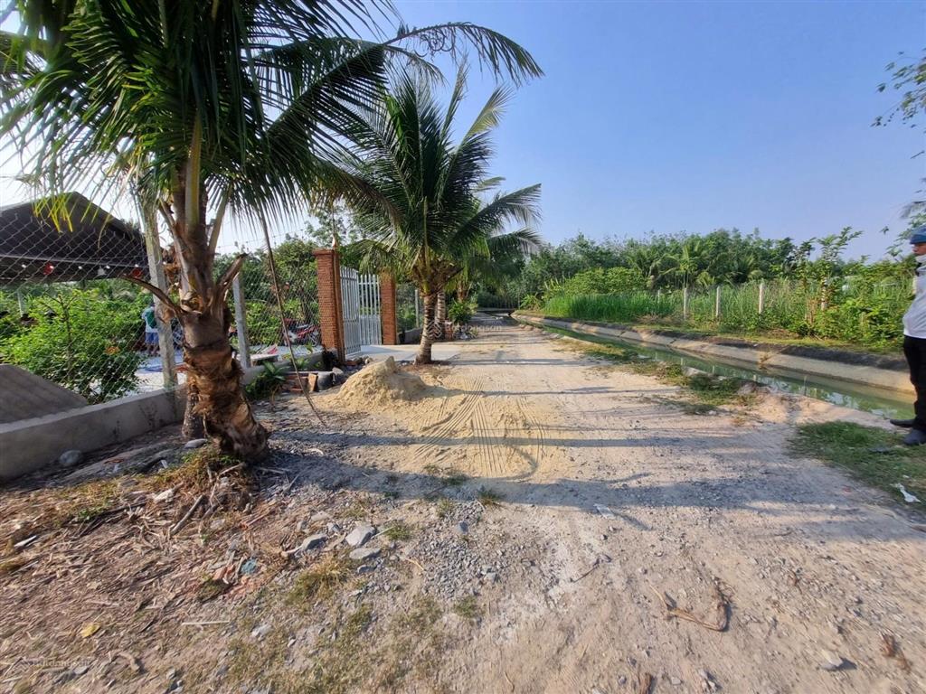 5x40m full thổ. 2 mặt tiền. dân đông. gần kcn hiệp thạnh. 3xx tr