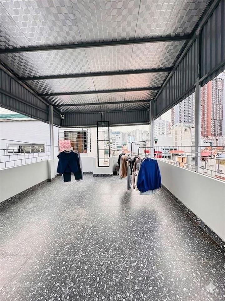 Bán chdv quan nhân gần ôtô, 110m27tthang máy, full nội thất mới xịn xò, giá 26.9 tỷ