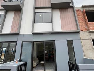 Bán nhà ở xã hội hoà phú  thủ dầu một căn 1 trệt 1 lửng 1 lầu  thanh toán 50%  full nội thất