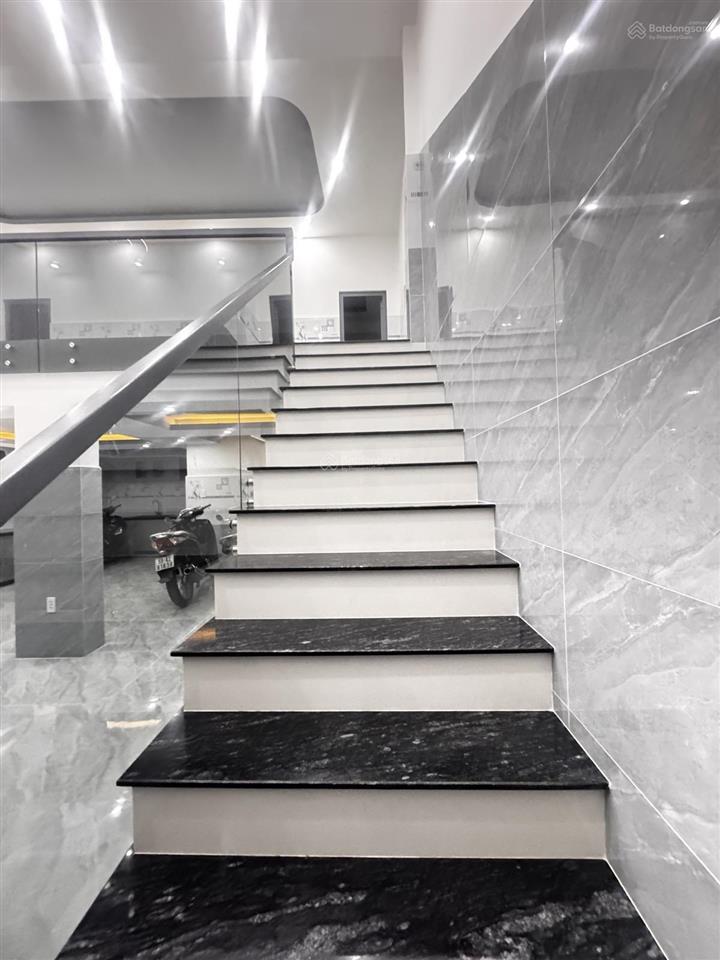 Nhà văn thân, quận 6, 3 mặt hẻm, ngang hiếm 7m, 105m2, nở hậu tài lộc, 7.1 tỷ