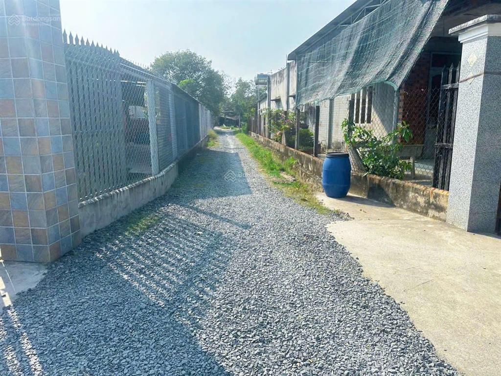 Giá ngộp 750 triệu 399.1m2 kp hòa bình, trảng bàng  thổ cư  shr  mặt tiền 8m