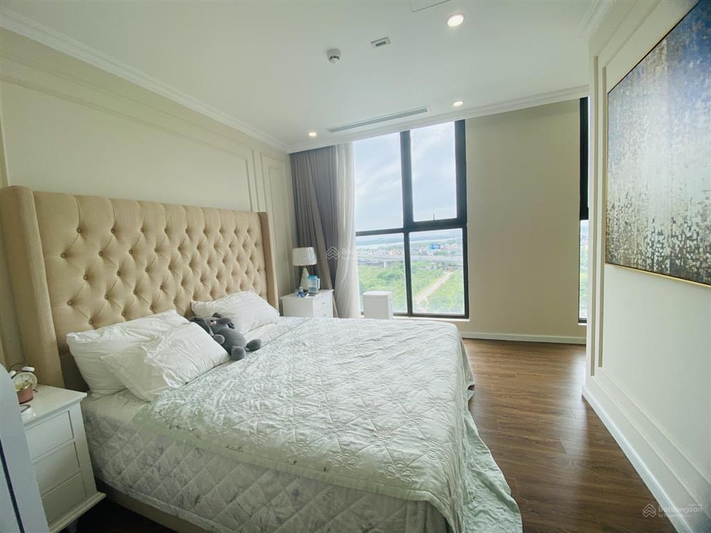 Cần bán căn hộ 2pn 2vs tầng đẹp view s hồng, cầu nhật tân ( ko tâm linh). sẵn sổ. dt 82m2/8,x tỷ bp