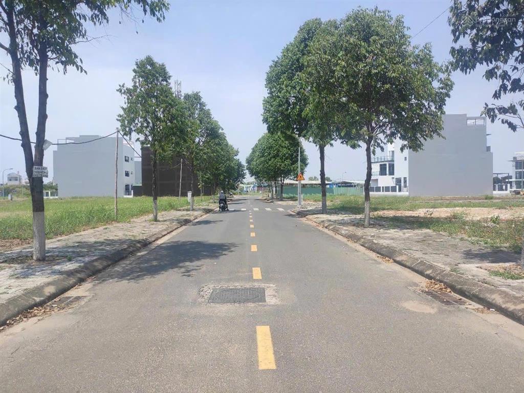 Ra nhanh lô đất 2 mặt tiền, kết nối về sân bay qt long thành  có sổ sẵn  nằm ngay tthc đồng nai