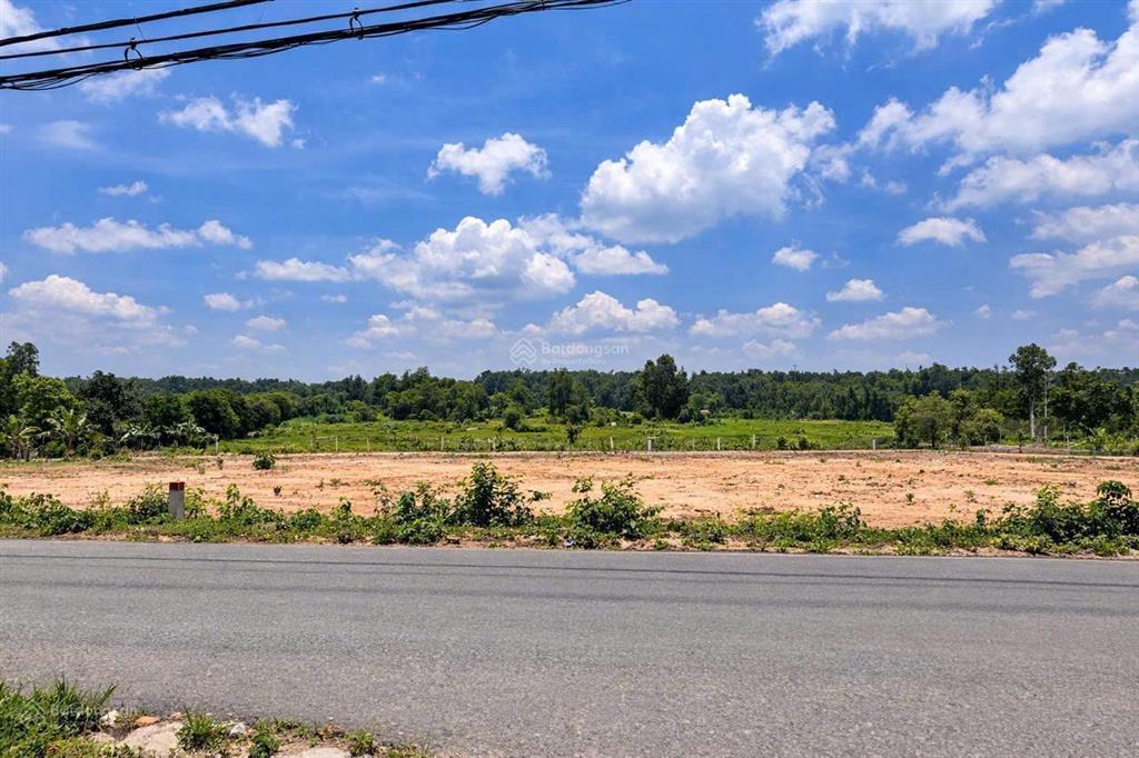 Tôi muốn bán gấp miếng vườn 991m2 (qh full hồng thổ cư) rất mong được gặp khách thiện chí sớm