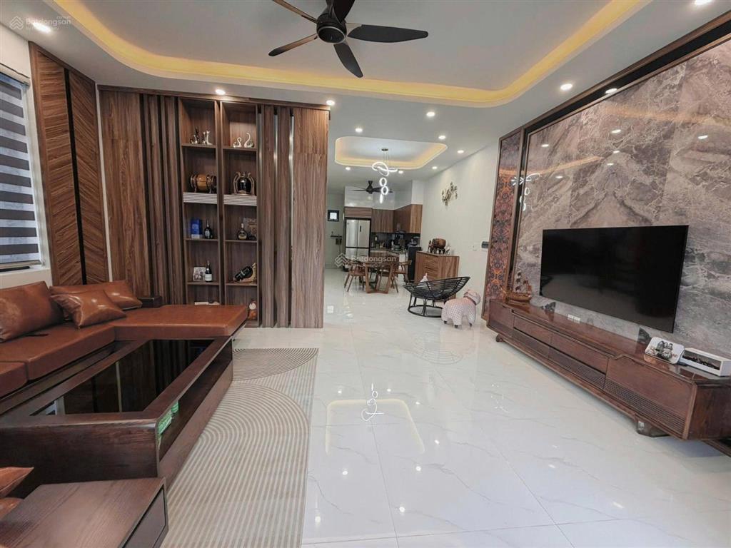 Bán nhà 5 tầng đường 2 tháng 9 ngay k/s minh toàn galaxy,công viên quảng trường 29/3. giá cực rẻ.