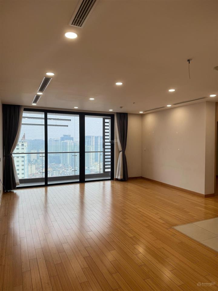 Cần bán căn 3 ngủ the zei, 107m2 đồ cơ bản, view pháo hoa giá 11,6 tỷ có tl