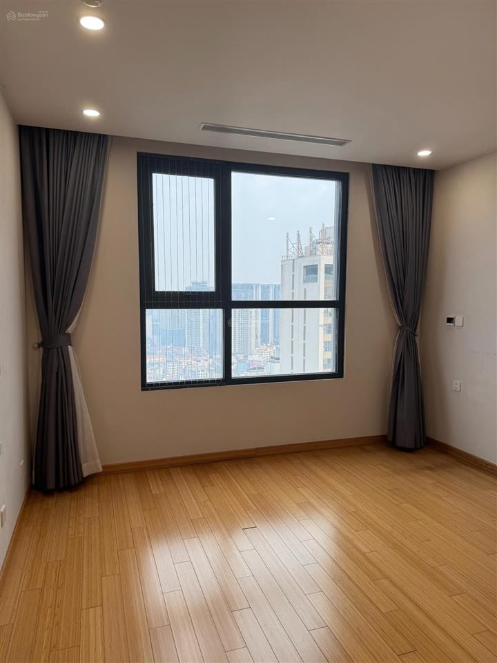 Cần bán căn 3 ngủ the zei, 107m2 đồ cơ bản, view pháo hoa giá 11,6 tỷ có tl