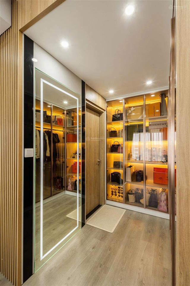 Bán căn góc, tầng 10, view đông nam, 3pn 117.3m2 giá 9 tỷ khu diamond celadon city, đầy đủ nội thất