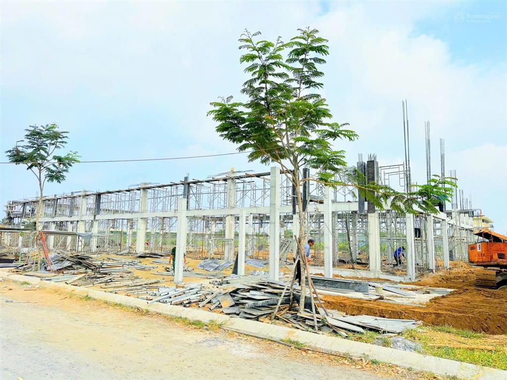 Nền shophouse đối diện siêu thị co.op mart giá chỉ 26tr/m2.