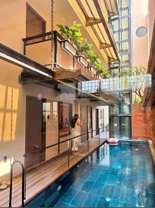 Bán tòa boutique mỹ khê dòng tiền 300tr/tháng  7  10% năm  chỉ 3x tỷ