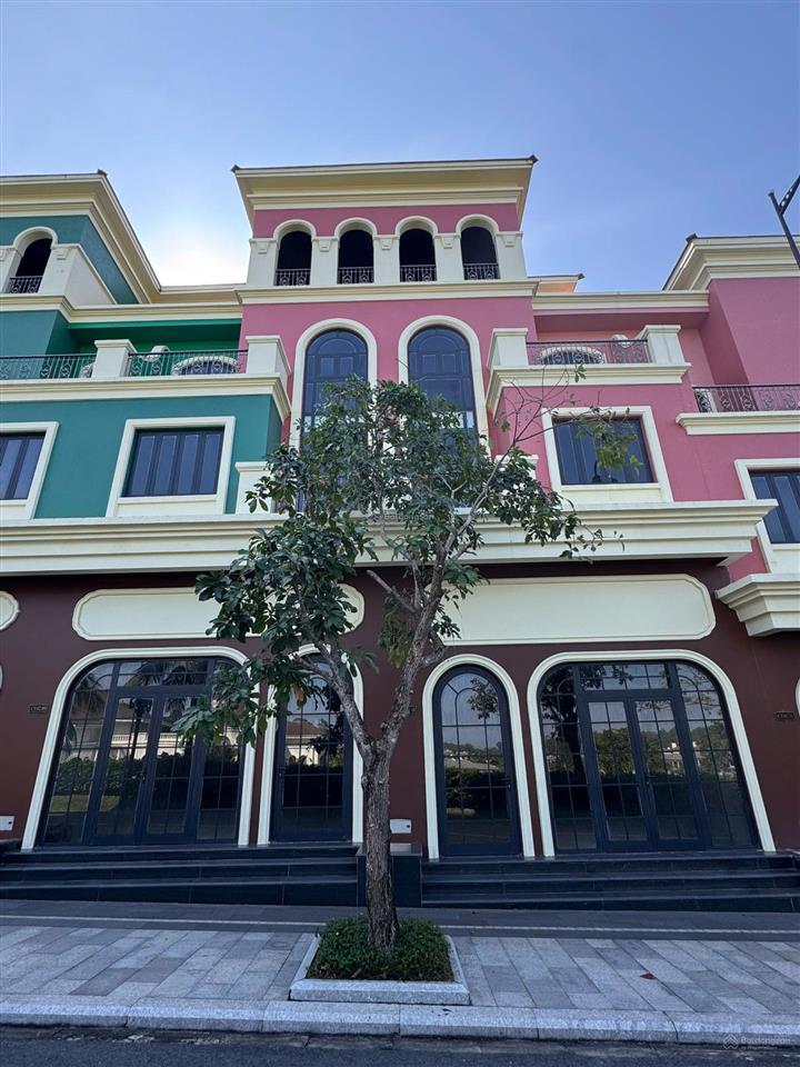 Bán cắt lỗ shophouse tại shop vinwonders, cổng vào khu 1000 biệt thự biển