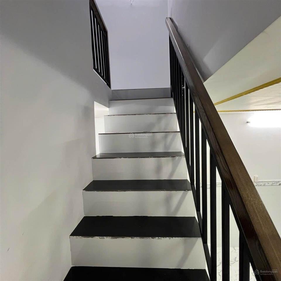 Bán nhà bình tân, 2 tầng, dt 28m2, đường bình trị đông, hẻm thông thoáng, nhỉnh 2 tỷ 4