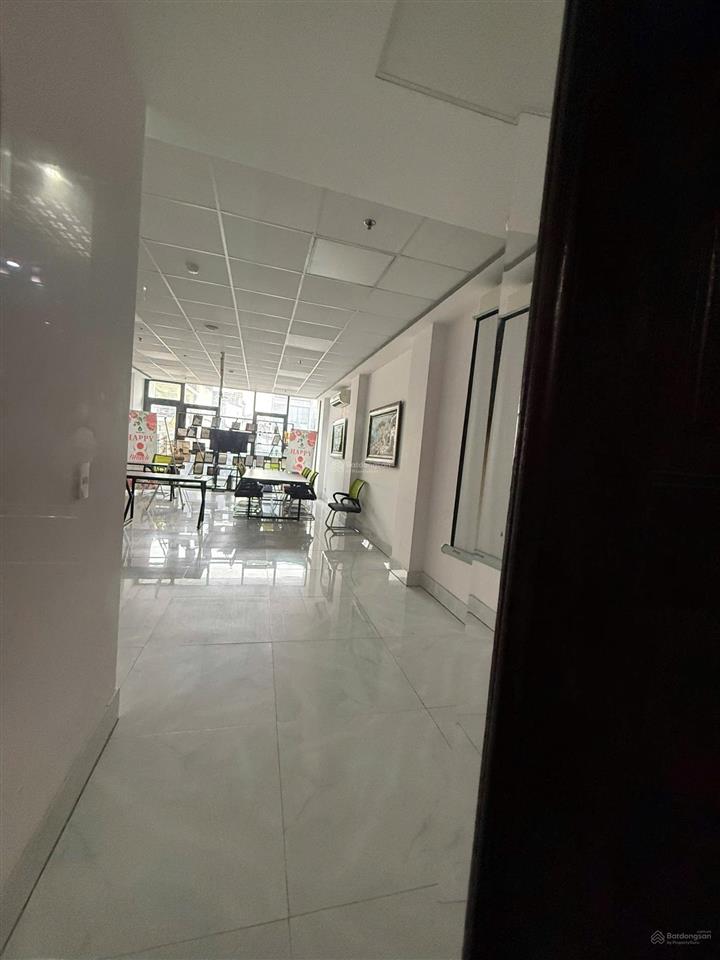 Cho thuê tòa nhà làm vp, kinh doanh khu sầm uất lê quang định giao nơ trang long
