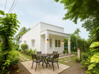 2 mặt tiền khu biệt thự ven sông , đối diện bình dương , sát cầu phú cường , thổ cư nhà cũ có sẵn.