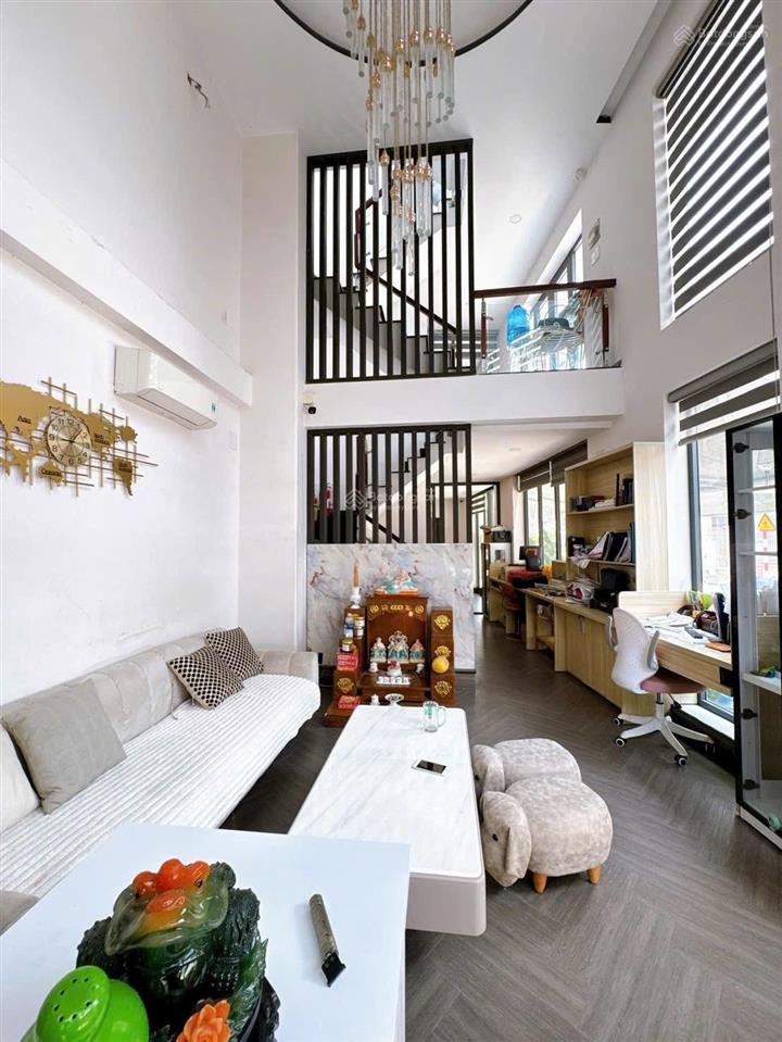 Bán nhà lâm văn bền q7  ngang 8.3m (105m2)  1 trệt 1 lầu 4pn  giá 6.x tỷ