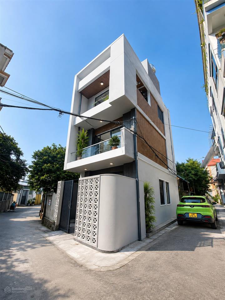 Chính chủ cần bán nhà 3 tầng + 1 tum lô góc ngõ thông ô tô tránh  có bể xông hơi