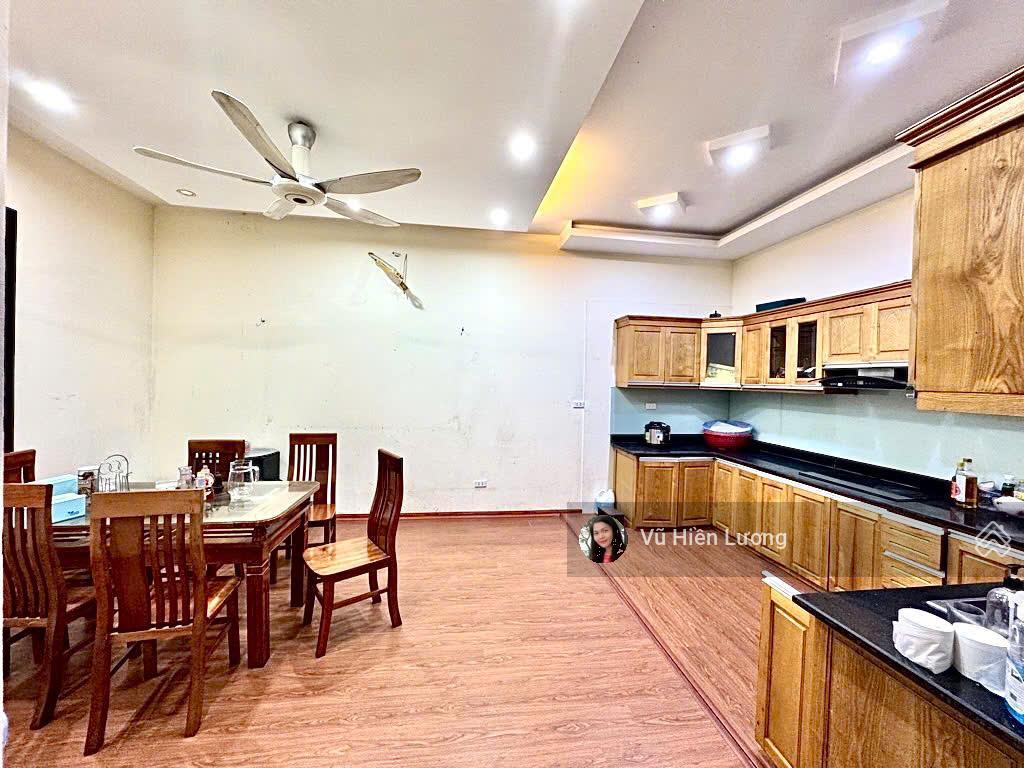 Chính chủ gửi bán nhà ô tô thông phố vệ hồ. diện tích 92.3m². mặt tiền lý tưởng ở và kinh doanh
