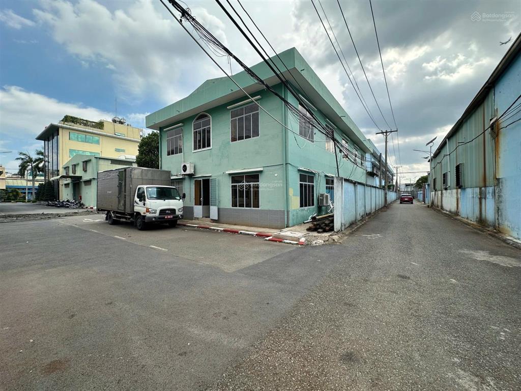 Cho thuê 2.800m2 dtsd,q tân bình,trần cao 4,5m,pccc đầy đủ,ko giới hanh ngành nghề,tl chính chủ