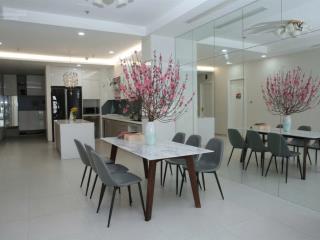 Cc royal city  72a nguyễn trãi. 129m2. 3n2vs. giá 14tỷ, tầng 25, ban công đông nam, full nội thất