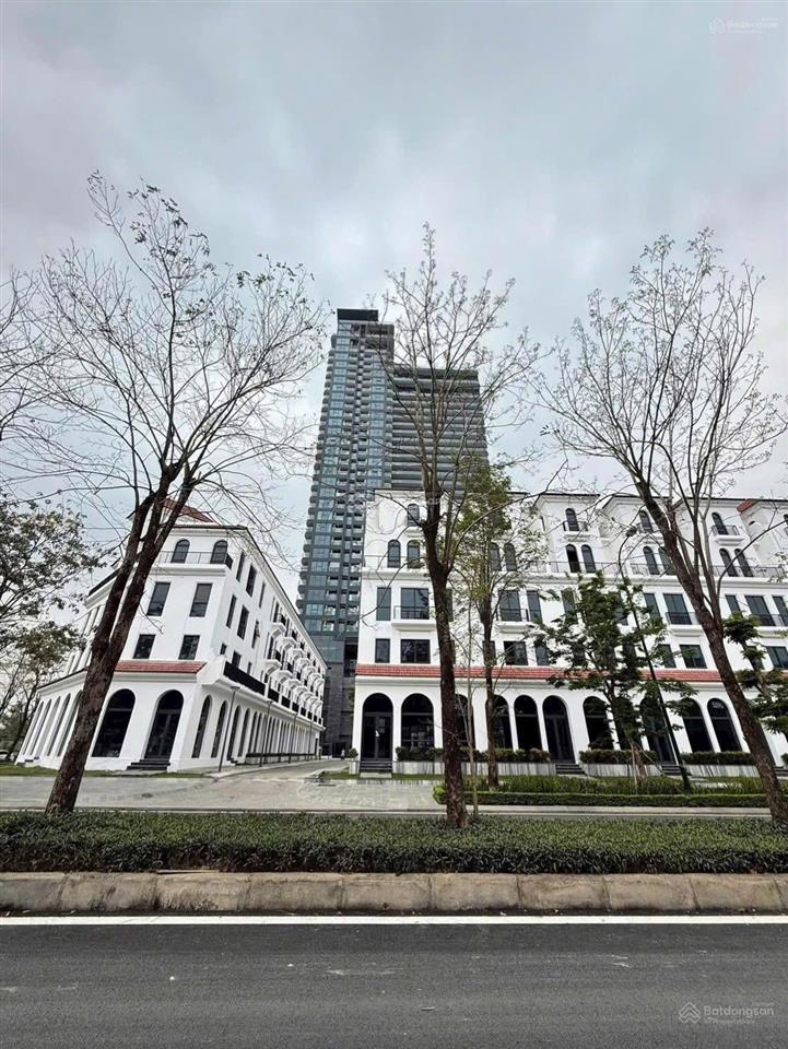 Bán liền kề hướng nam mặt ngoài đường chính sunshine golden river  ciputra. dt 98.5m2 sẵn sổ đỏ