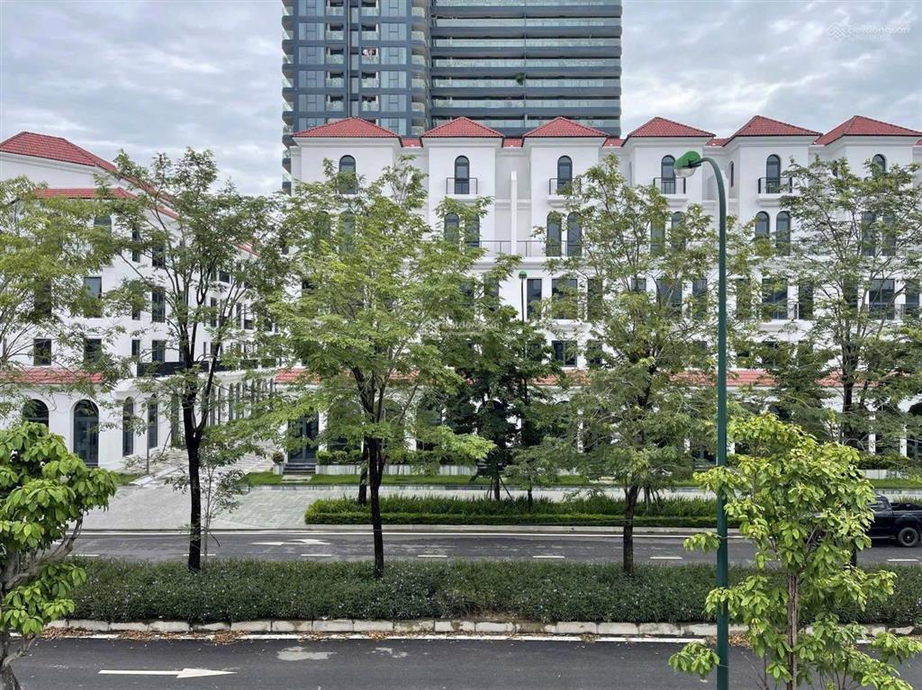 Bán liền kề hướng nam mặt ngoài đường chính sunshine golden river  ciputra. dt 98.5m2 sẵn sổ đỏ