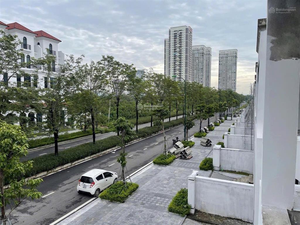 Bán liền kề hướng nam mặt ngoài đường chính sunshine golden river  ciputra. dt 98.5m2 sẵn sổ đỏ