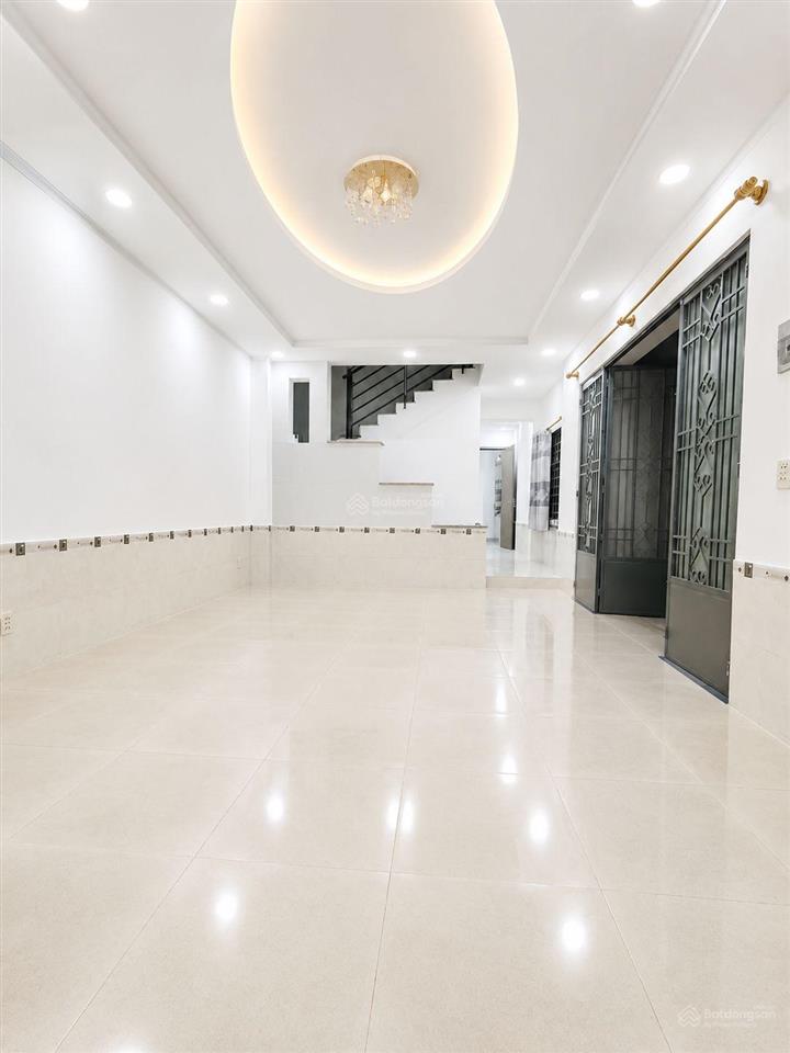 Căn góc tạ quang bửu phường 4 quận 8  56m2  ngang 4m  xe hơi tới nhà  3pn ( có pn trệt)