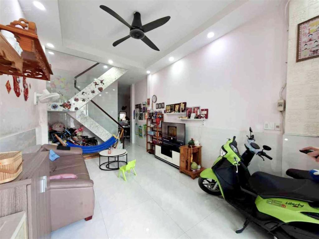 Nhà đường phú định phường 16 quận 8  54m2  ngang 4.5m nở hậu  3 pn (có pn trệt)  trước nhà 4m