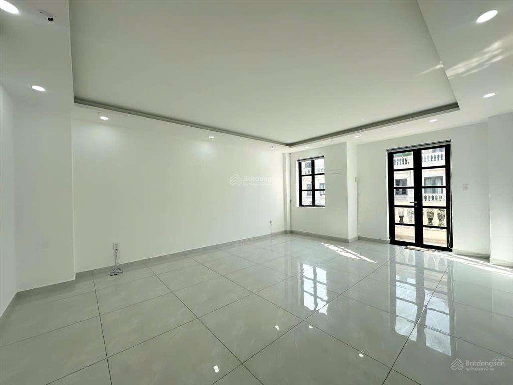 Cho thuê văn phòng khu cityland giá tốt chỉ 6 triệu/th
