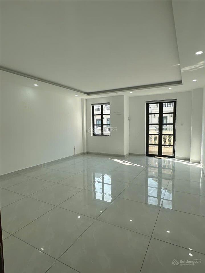 Cho thuê văn phòng khu cityland giá tốt chỉ 6 triệu/th