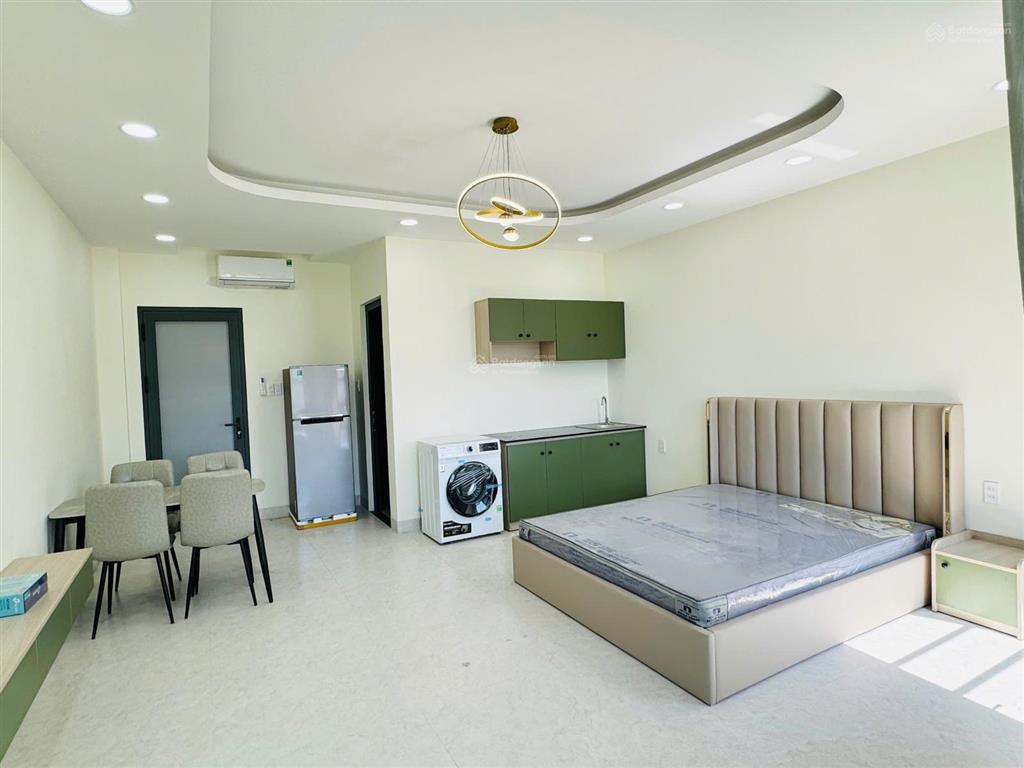 Cho thuê căn hộ dịch vụ ban công tách bếp giá cực tốt