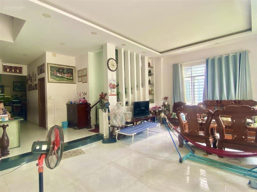 Biệt thự nguyễn văn quỳ  quận 7  ô tô ngủ trong sân  323m2, 2 lầu  16 tỷ