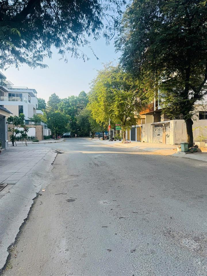 Bán căn biệt thự góc 3 mặt tiền đường số 56  3 tầng  9 x 25m  cn 215m2  đường 16m  giá 28 tỷ