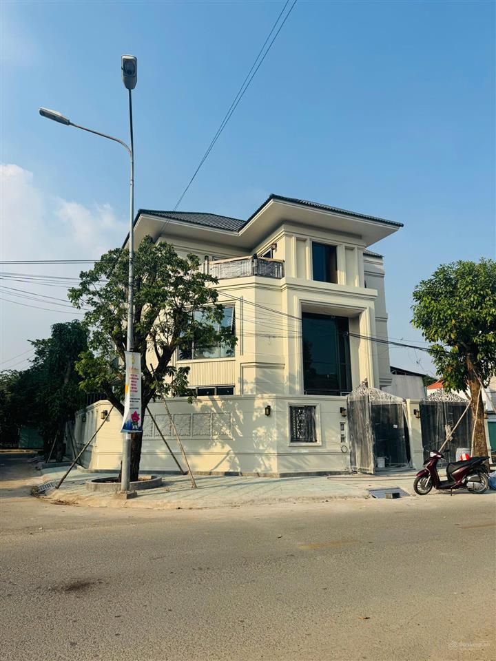 Bán căn biệt thự góc 3 mặt tiền đường số 56  3 tầng  9 x 25m  cn 215m2  đường 16m  giá 28 tỷ